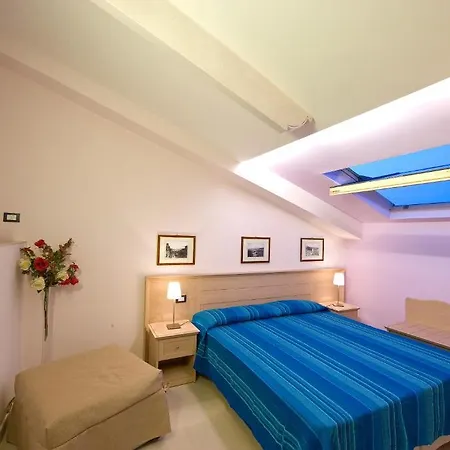לינה וארוחת בוקר Belvedere 2*